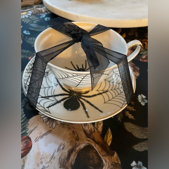 PARK CHATEAU NWOT Spider & Web Teacup And Saucer Set White & Black W/Gold Trim - Picture 9 of 10